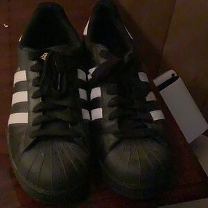 In pristine condition men’s black and white adidas sneakers size 9.5